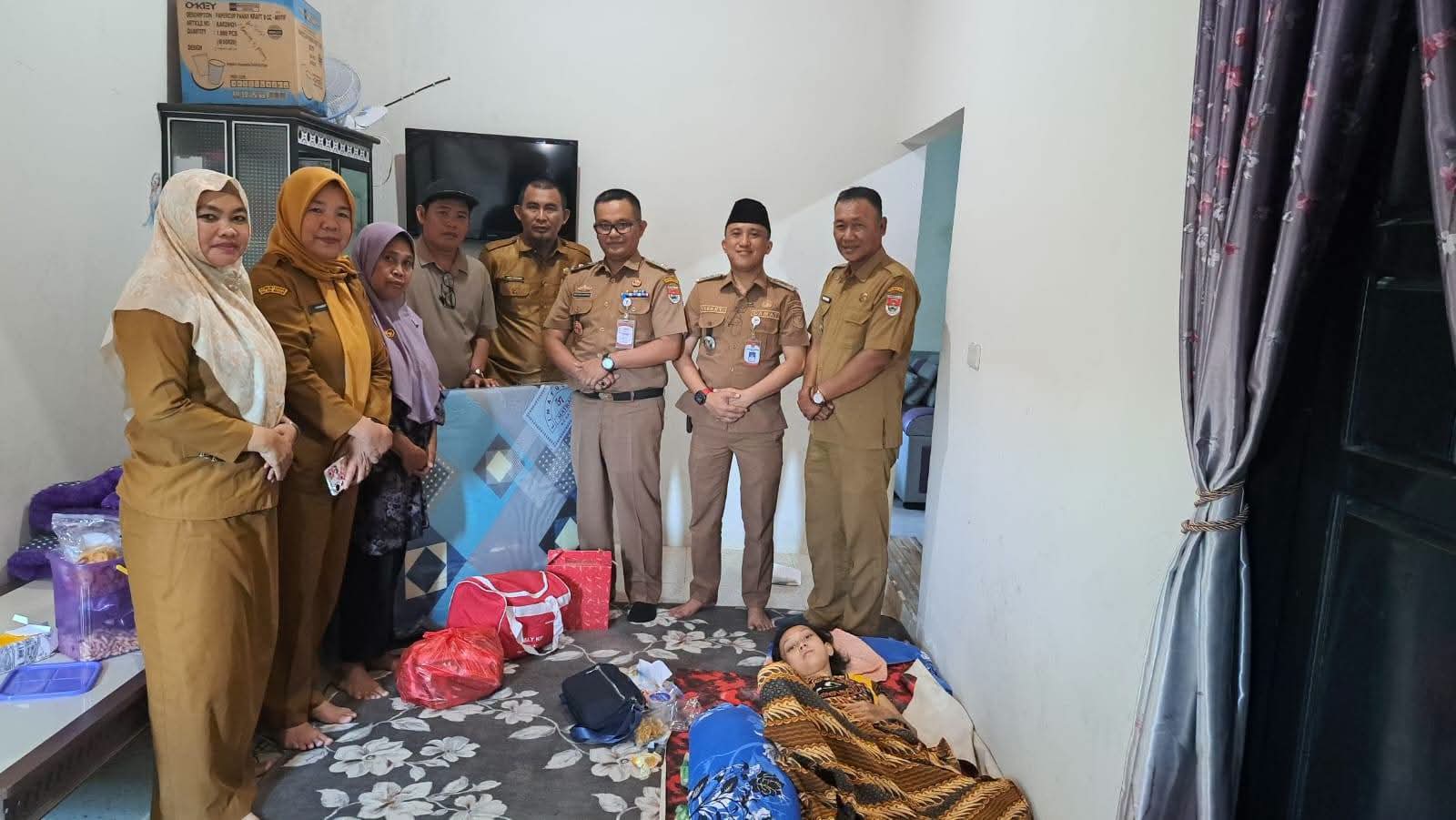 Pemkab Mesuji Kunjungi dan Salurkan Bantuan kepada Pasien Tumor Pasca Operasi