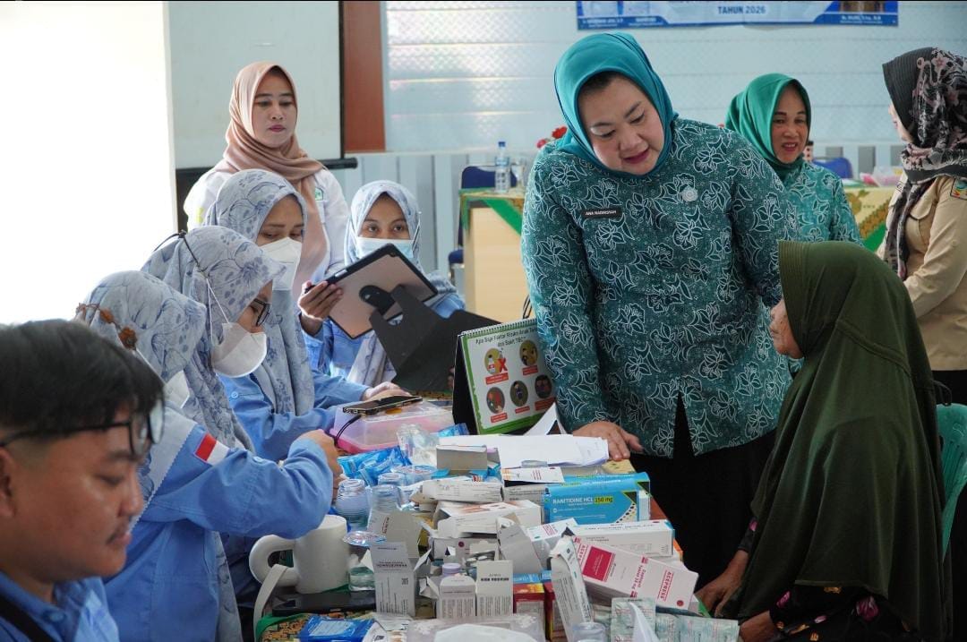 Ketua TP-PKK Tubaba Tinjau Program Pengobatan Gratis