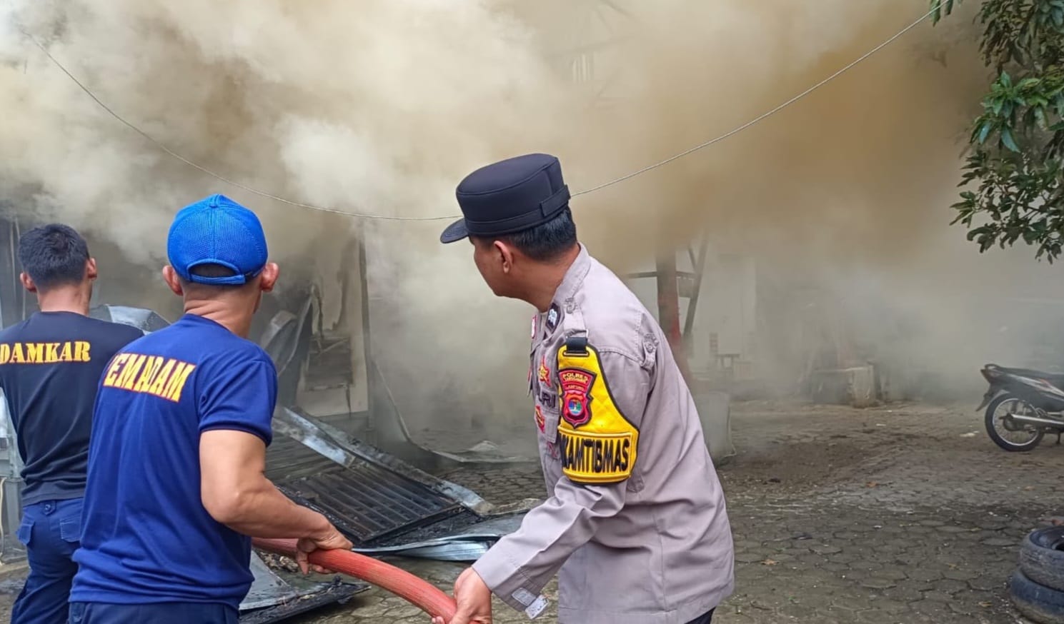 Polsek Talang Padang Identifikasi Kebakaran Bangunan BTS di Gisting