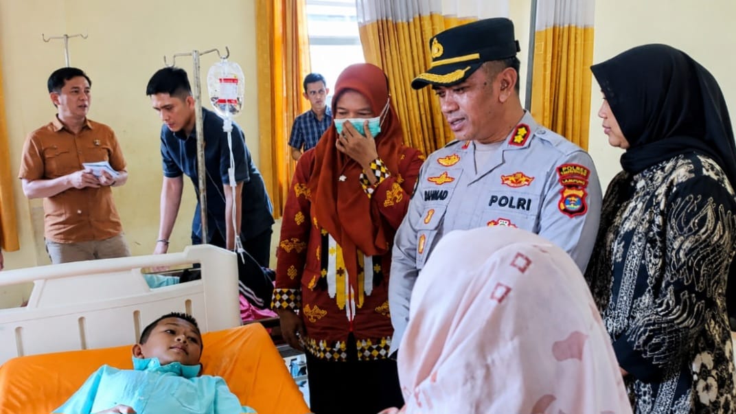 Respons Cepat! Kapolres Tanggamus Turun Langsung Cek Penanganan Siswa Diduga Keracunan Makanan