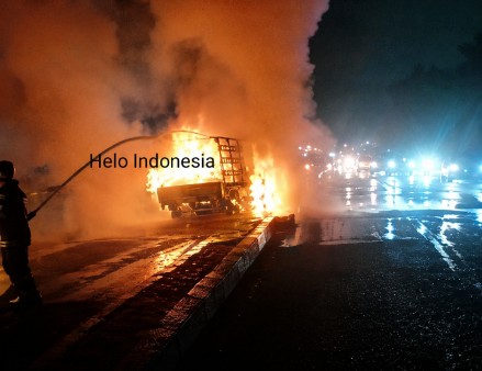 Sopir Kabur Tinggalkan Mobil Terbakar Berisi BBM Diduga Hasil Ngecor di By Pass