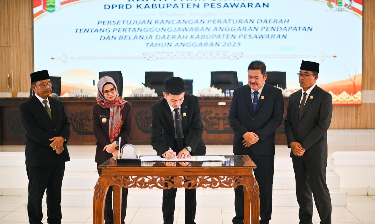 Tok ! DPRD Pesawaran Sahkan Ranperda Pertanggungjawaban Pelaksanaan APBD 2025