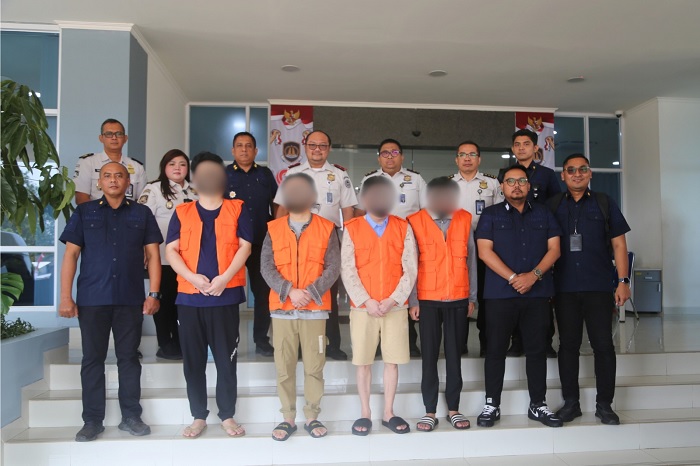 Terlibat Kejahatan Transnasional, 4 WNA Tiongkok Pelaku Love Scamming Ditendang dari Semarang