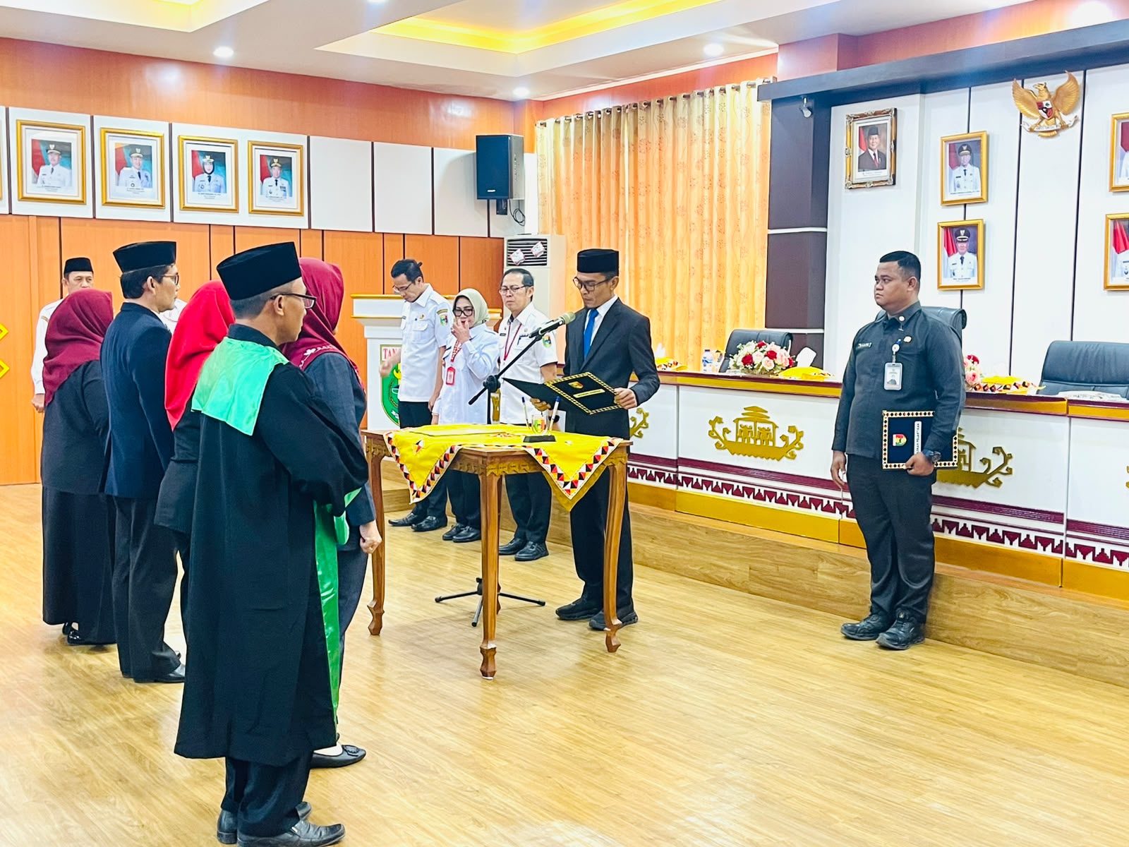 Wabup Agus Suranto Lantik Sekretaris Disdukcapil, Auditor dan Guru, Tekankan Pelayanan Cepat dan Humanis