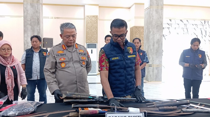 Polda Jateng Ringkus Kelompok Tawuran Bersajam di Mangkang, 4 Jadi Tersangka dan 17 DPO Diburu