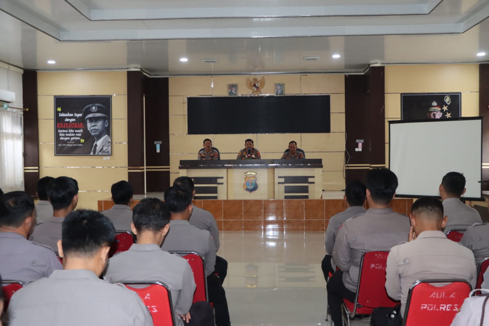 Wakapolres Tanggamus Beri Arahan Personel yang Mutasi, Tekankan Tugas dan Hindari Pelanggaran