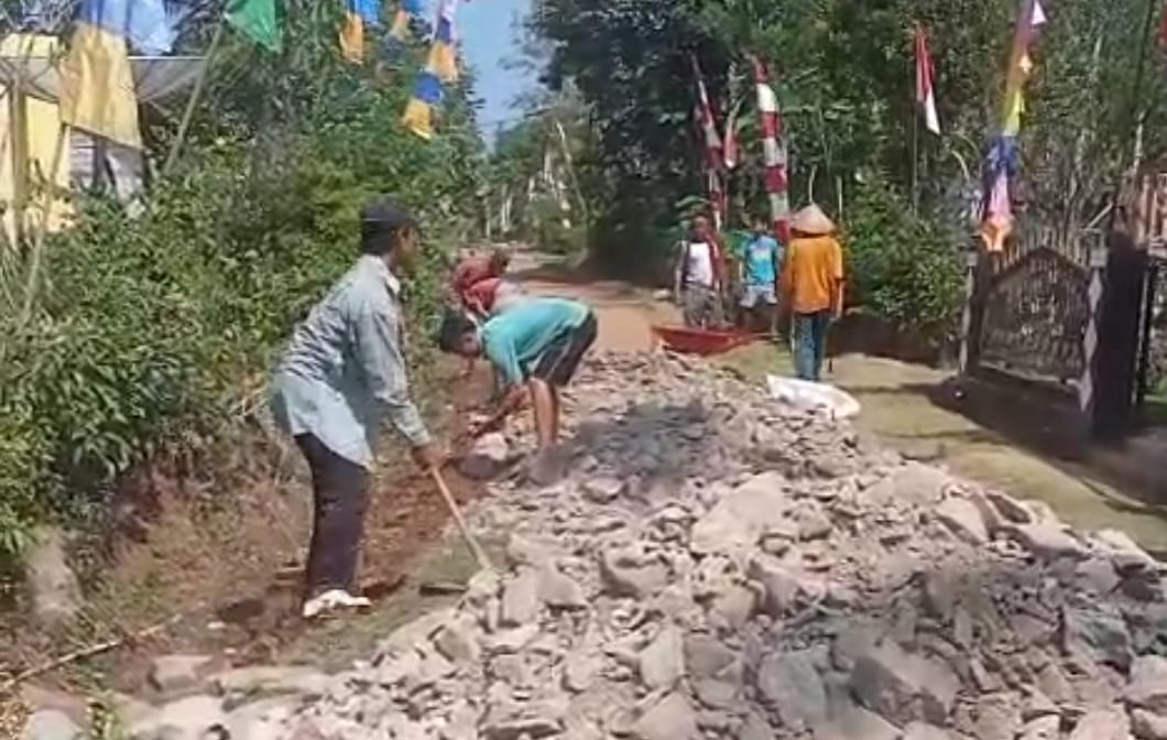 Warga Sinar Jawa Berswadaya, Kata Kadusnya: Kalau Bukan Kami Siapa Lagi