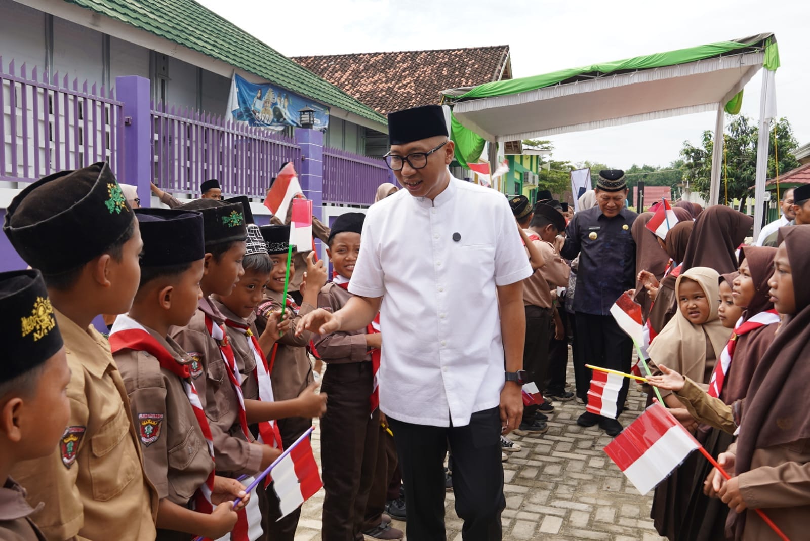 Gubernur Mirza Cetak Generasi Emas Desa Melalui Strategi Investasi Intelektual dan Spiritual