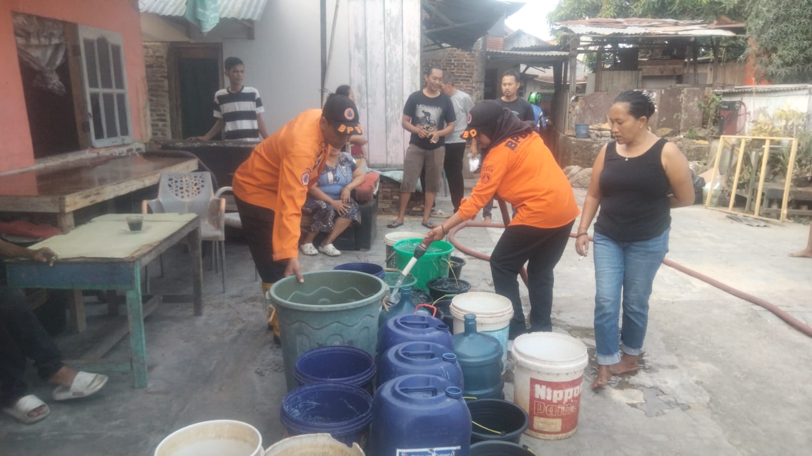 Sumur Mengering dan PDAM Bermasalah, BPBD Bandarlampung Kirim Air Bersih