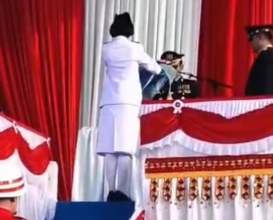 HUT RI ke-81, Pemkot Balam Gelar Upacara Penurunan Bendera