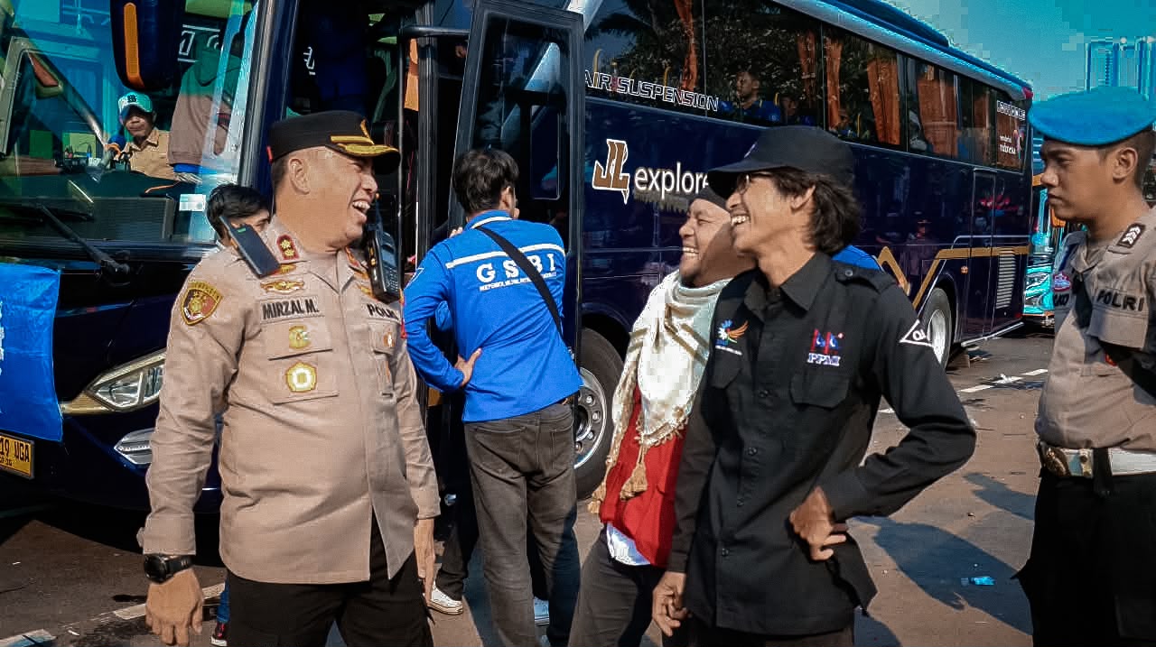 Massa aksi bubar