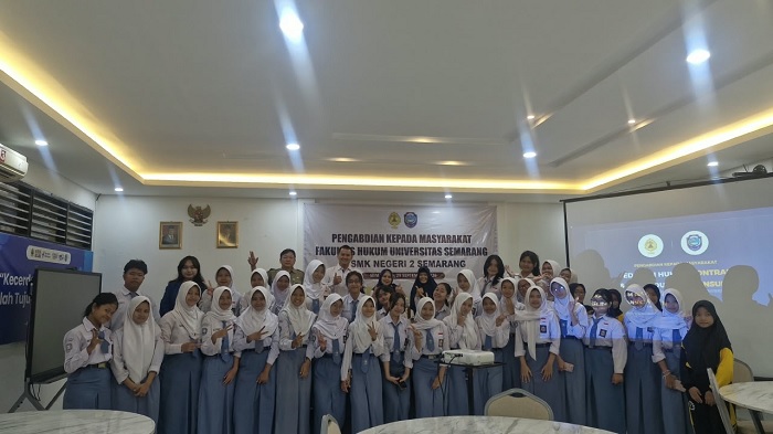 Lindungi Siswa dari Jerat Kontrak Palsu, Tim FH USM Beri Penyuluhan di SMKN 2 Semarang