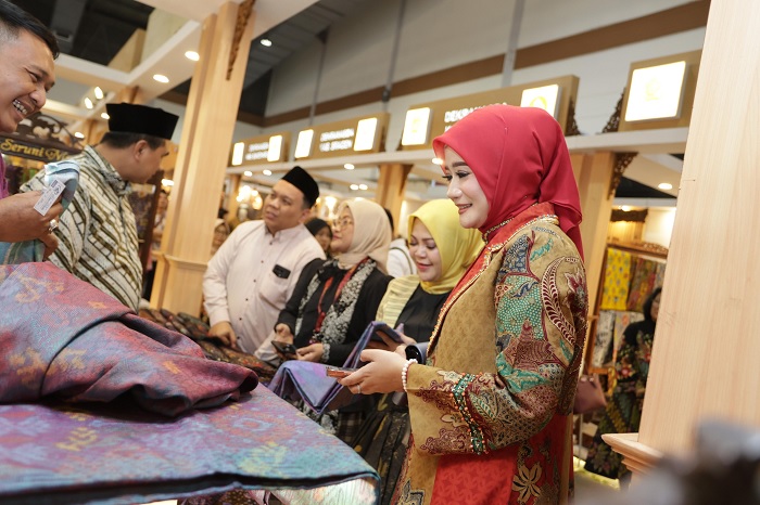 Gus Yasin Dorong Pembuatan Roadmap Wisata Edukasi Batik Usai Tinjau Pameran Kriyanusa 2026