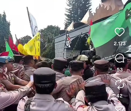 AKSI